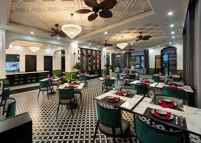 Elegant Boutique Hotel Hạ Long
